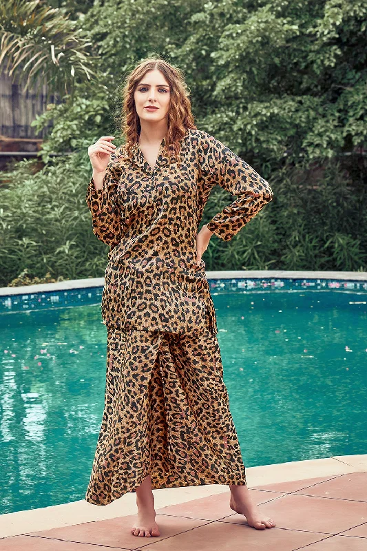 women's pajamas for those who seek ultimate relaxationClassic Indian Lungi Kurta in Leopard print